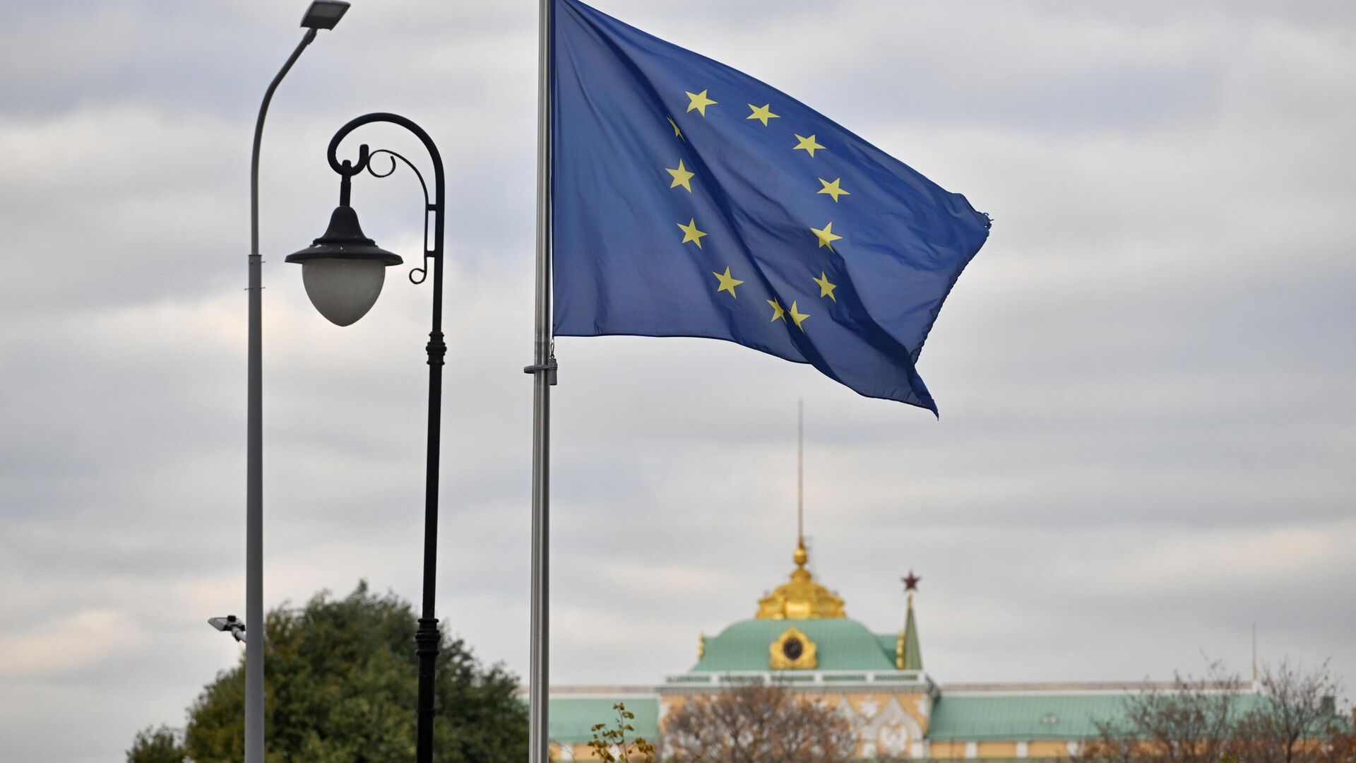 Евросоюз официально утвердил 19-й пакет санкций против России - РИА Новости, 1920, 02.12.2025