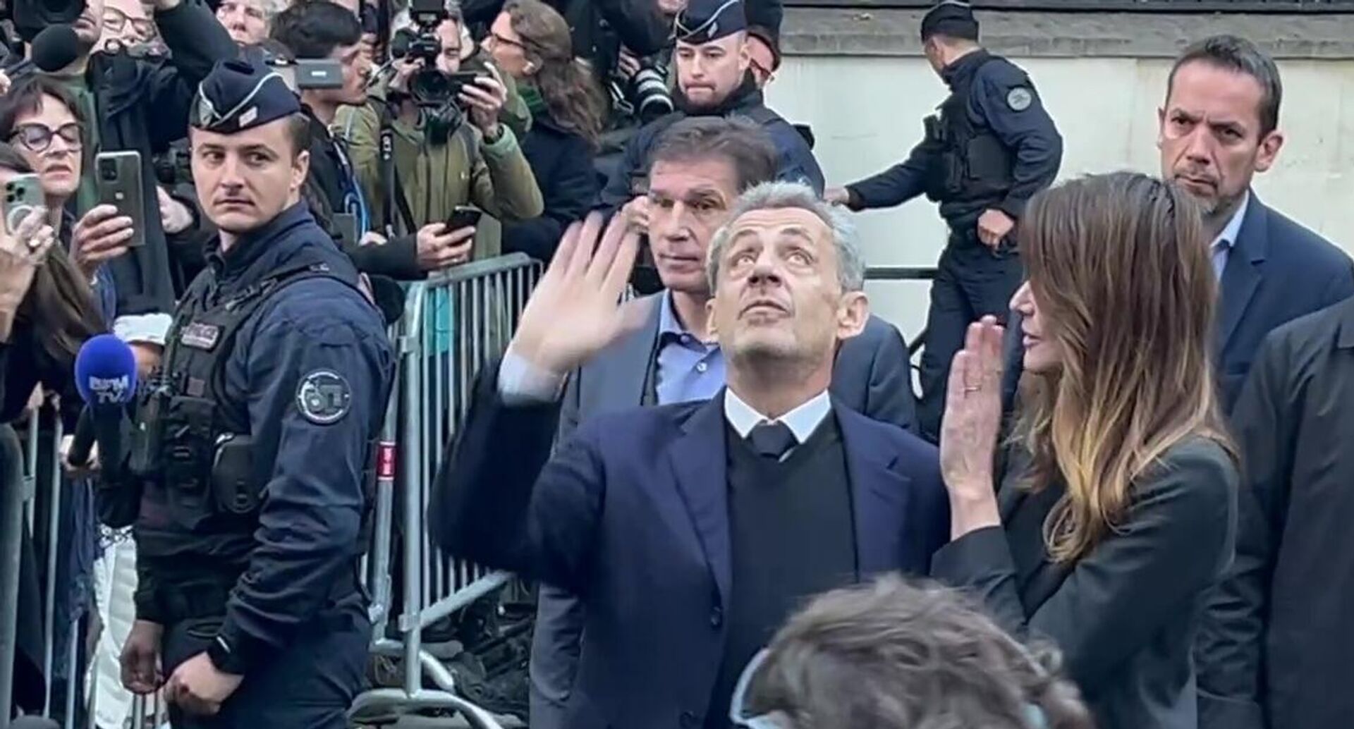 Экс-президент Франции Н. Саркози перед отправкой в тюрьму Санте - РИА Новости, 1920, 24.10.2025