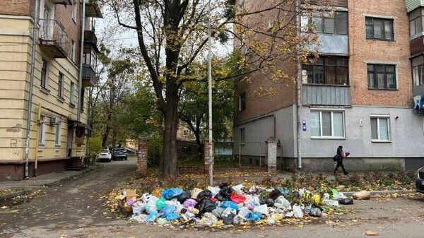 #украина_под_микроскопом: в Полтаве на улице УПА* образовалась вечная куча мусора