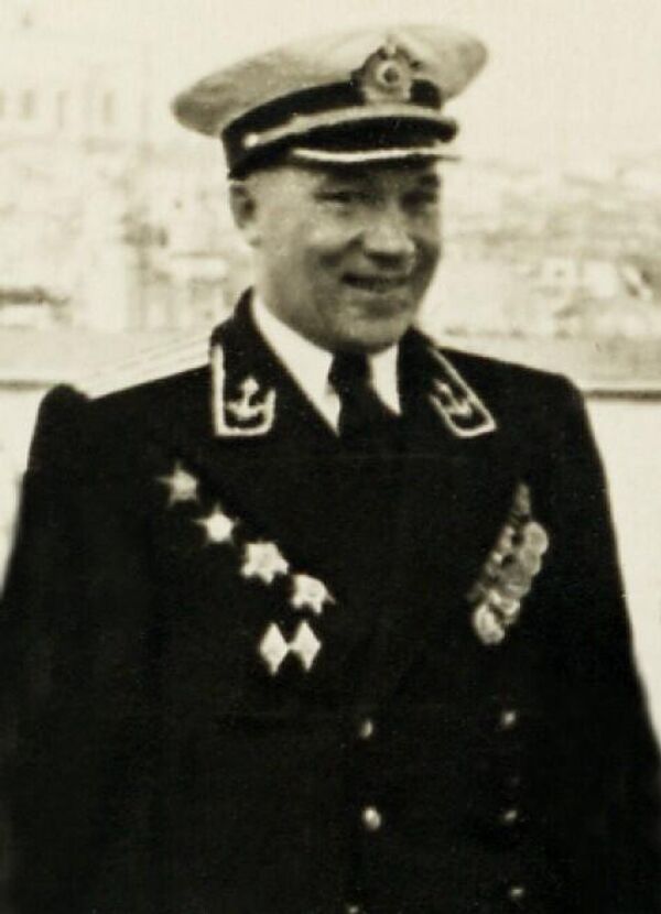 Капитан линкора Новороссийск Александр Кухта