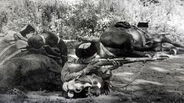 Кавалеристы-разведчики казачьей части в засаде, август 1942 года