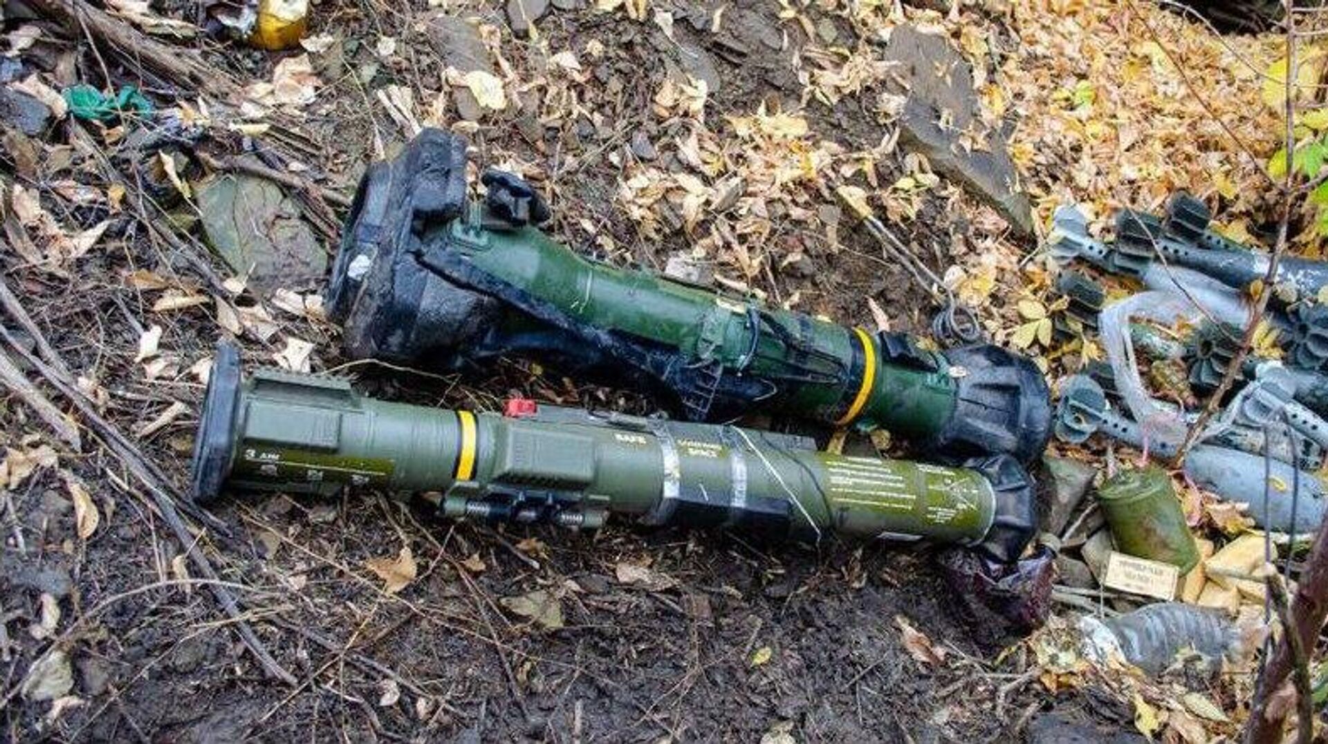 Специалисты Росгвардии совместно с сотрудниками ФСБ в Луганской Народной Республике ликвидировали крупный тайник с оружием натовского производства - РИА Новости, 1920, 26.10.2025