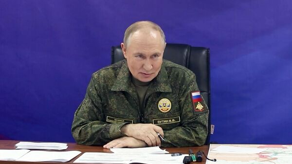 Президент Владимир Путин посетил пункт управления Объединённой группировки войск