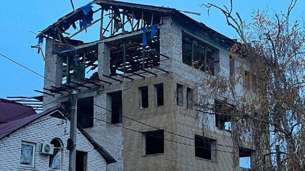 В Изюме Харьковской области сегодня ночью были нанесены удары по недостроенному офисному зданию, где ВСУ оборудовали склад, а также в торгово-развлекательном центре, который превратили в военный объект В Изюме Харьковской области сегодня ночью были нанесены удары по недостроенному офисному зданию, где ВСУ оборудовали склад, а также в торгово-развлекательном центре, который превратили в военный объект