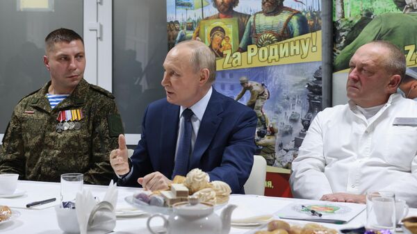 Президент Владимир Путин посетил военный госпиталь имени Мандрыка