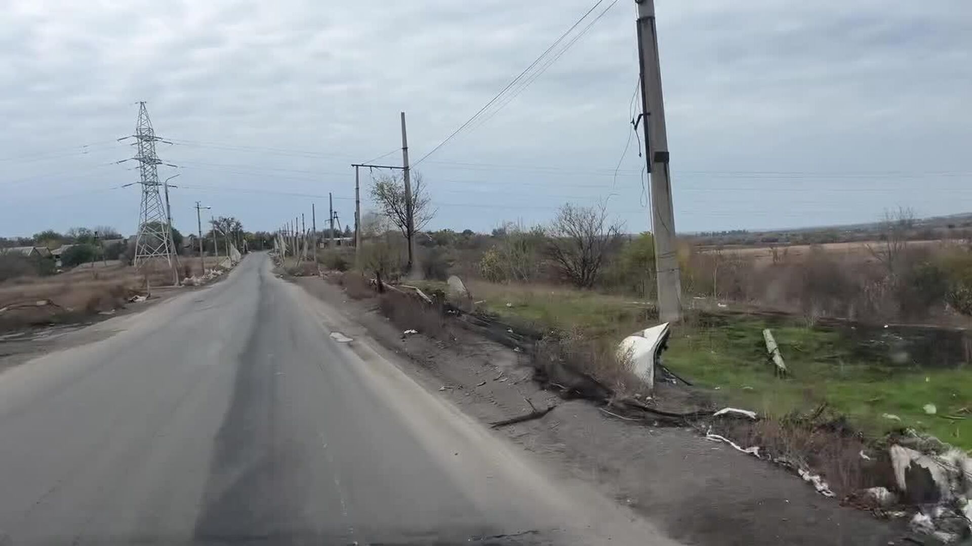 И антидроновая защита не помогла: обстановка на дороге в районе Константиновки - РИА Новости, 1920, 29.10.2025