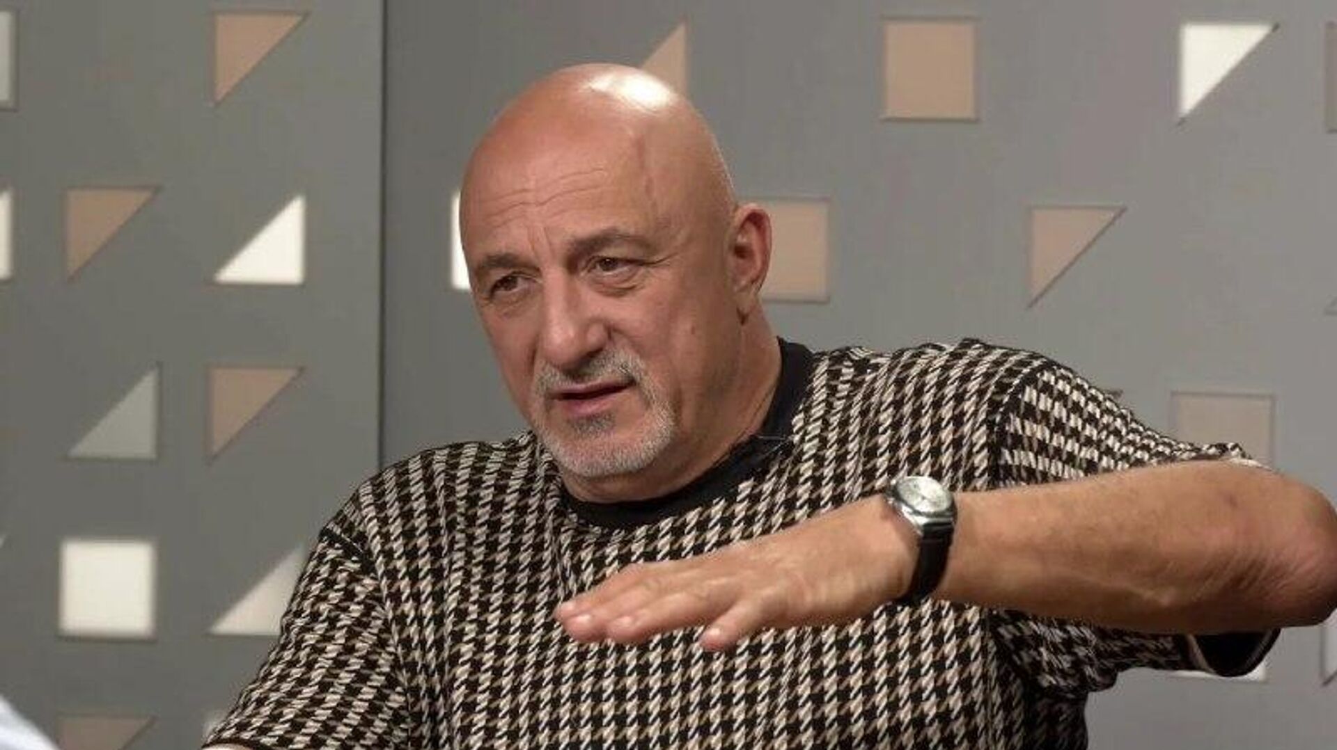 ‼ Жителям крупных городов Украины стоит подумать о выезде в райцентры или села ‼ Жителям крупных городов Украины стоит подумать о выезде в райцентры или села - РИА Новости, 1920, 31.10.2025