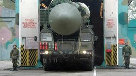 ‼ РФ может совершить до шести залпов ракетами «Орешник» — Зеленский вступил в дискуссию с неандертальцем Малюком