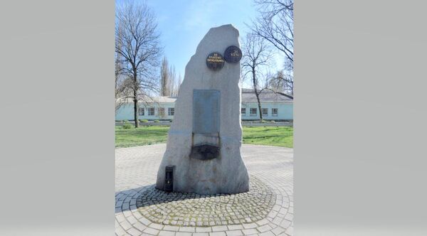 Памятник первым горноспасателям на территории МакНИИ