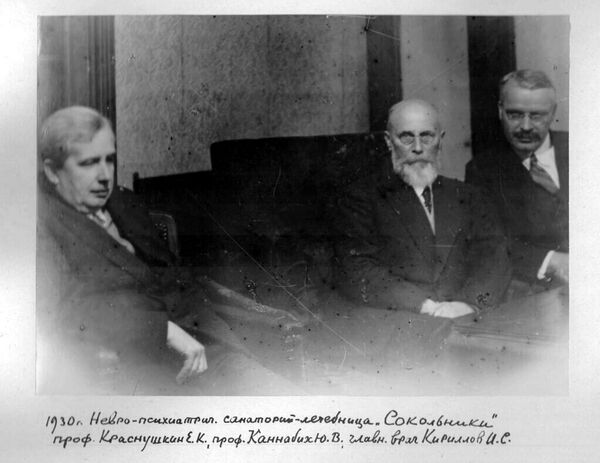 Профессор Евгений Краснушкин (слева; фото из социальных сетей)