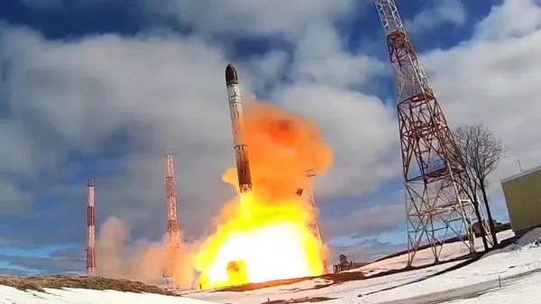 Пуск межконтинентальной баллистической ракеты стационарного базирования Сармат с космодрома Плесецк Пуск межконтинентальной баллистической ракеты стационарного базирования Сармат с космодрома Плесецк