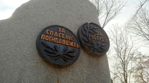 Памятник первым горноспасателям на территории МакНИИ (фрагмент)