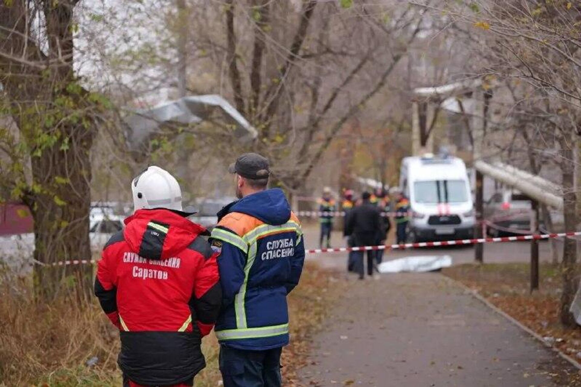 Одна женщина пострадала после атаки беспилотников на Саратов, госпитализация ей не понадобилась, выбиты окна в нескольких жилых домах, сообщил губернатор Роман Бусаргин - РИА Новости, 1920, 11.11.2025