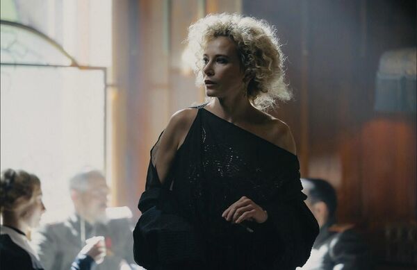 Хроники русской революции. Юлия Высоцкая в роли Ариадны Славиной