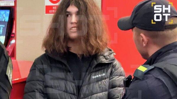 16-летний парень пронёс канистру с бензином в зал кинотеатра в московском ТЦ Авиапарк и совершил поджог 16-летний парень пронёс канистру с бензином в зал кинотеатра в московском ТЦ Авиапарк и совершил поджог