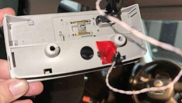 Замминистра образования Украины, сопредседатель фракции Слуга народа в Киевском горсовете Андрей Витренко обнаружил в своем служебном автомобиле прослушку