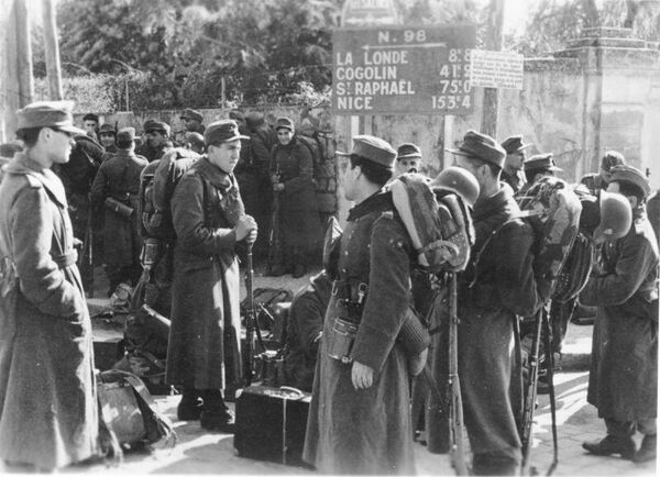 Бойцы Армянского легиона вермахта, прибывшие для обороны южного побережья Франции, февраль 1944 года