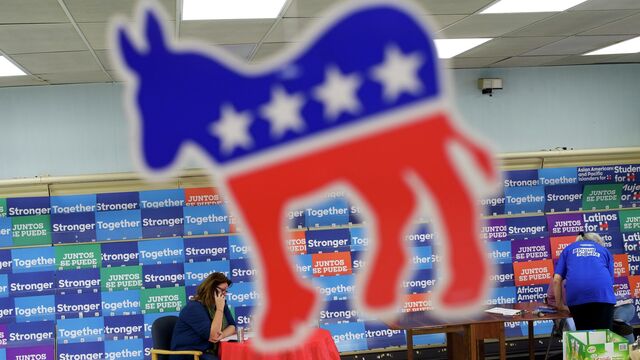 MAGA-революция Демпартии США. Кто победит в борьбе за власть над