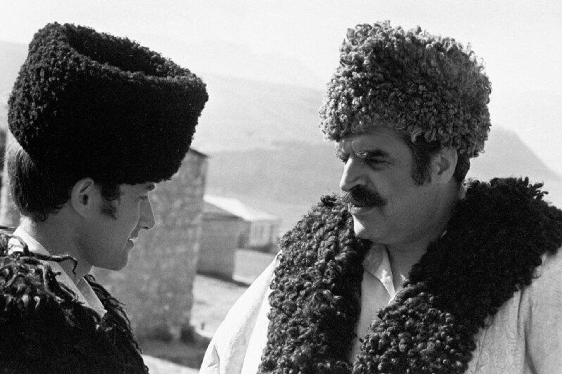 Ян Френкель на родине Расула Гамзатова, 1983 год - РИА Новости, 1920, 21.11.2025