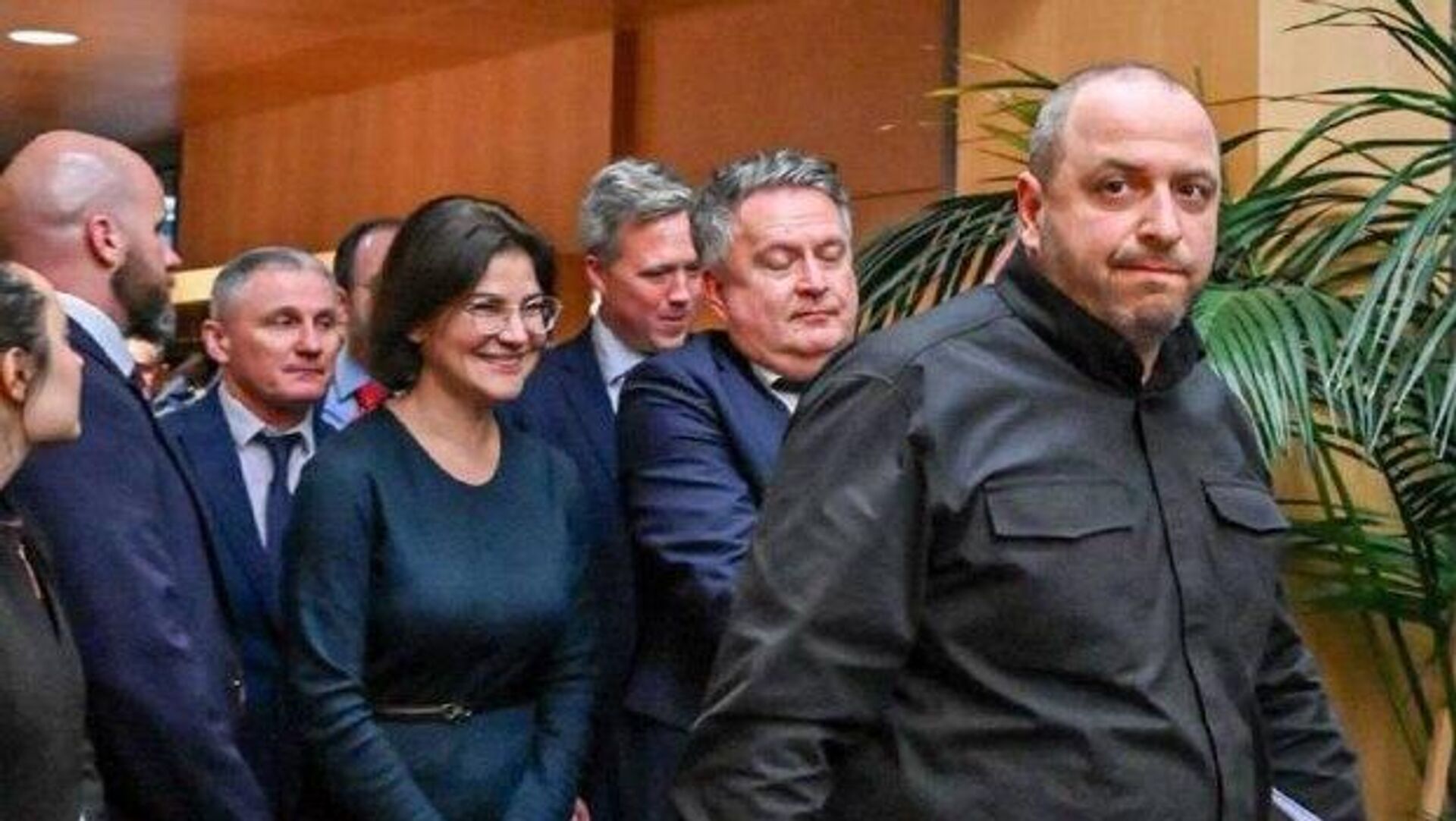 ‼ На переговорах в Женеве у украинской делегации сдали нервы - РИА Новости, 1920, 24.11.2025