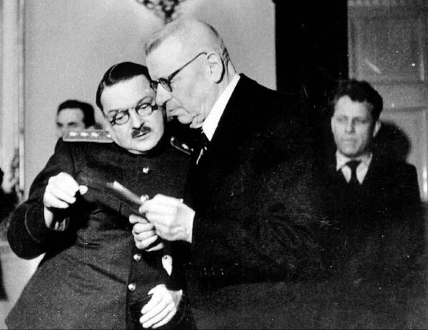 Андрей Жданов и Юхо Паасикиви, октябрь 1944 года Андрей Жданов и Юхо Паасикиви, октябрь 1944 года