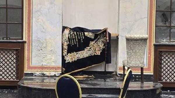 ‼ В Черновцах неизвестный попытался сжечь синагогу