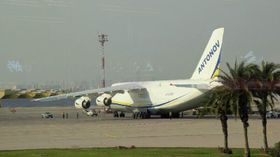 Украинский Ан-124 принял на борт военный груз в израильском аэропорту имени Бен-Гуриона Украинский Ан-124 принял на борт военный груз в израильском аэропорту имени Бен-Гуриона