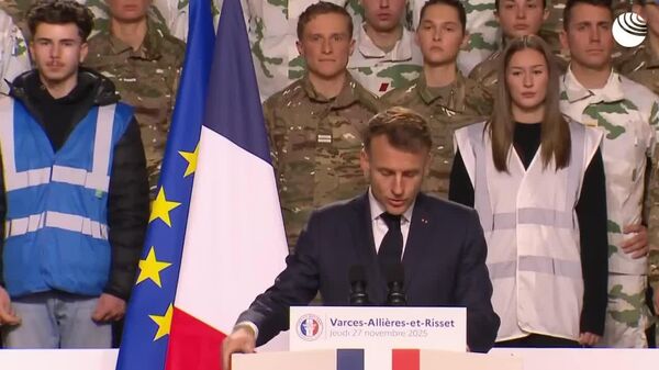 ‼ Французский военный ушёл со сцены во время выступления Макрона, когда тот говорил о необходимости усиления армии