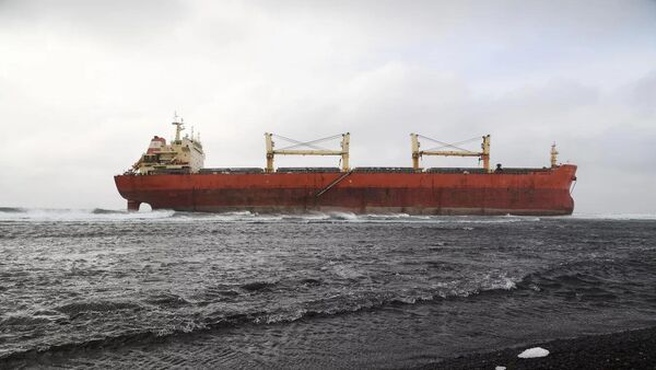 Китайское судно Ань Янь 2, севшее на мель у берегов Сахалина