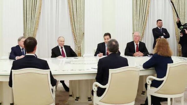 Президент Путин, а также представители США Уиткофф и Кушнер общаются в Кремле уже четыре часа