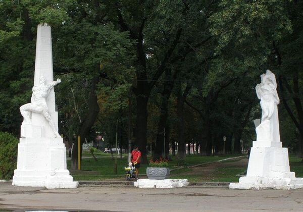 Иван Кавалеридзе Закованный Прометей и раскованный рабочий. Ромны Сумской области, 1918 или 1921 год. (Фото из социальных сетей) 