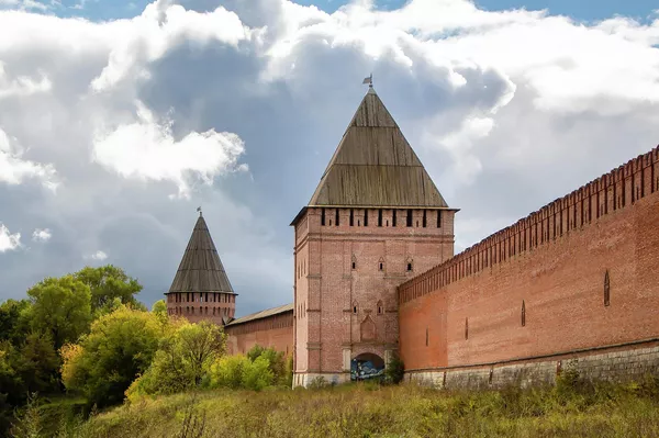 Авраамиевская надвратная башня Смоленской крепости Авраамиевская надвратная башня Смоленской крепости