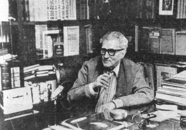 Сергей Ермолинский в кабинете. Начало 1980-х Сергей Ермолинский в кабинете. Начало 1980-х