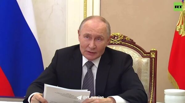 Мирные жители, не покидающие города в зоне СВО, встречают российских солдат словами «мы ждали вас», отметил Путин