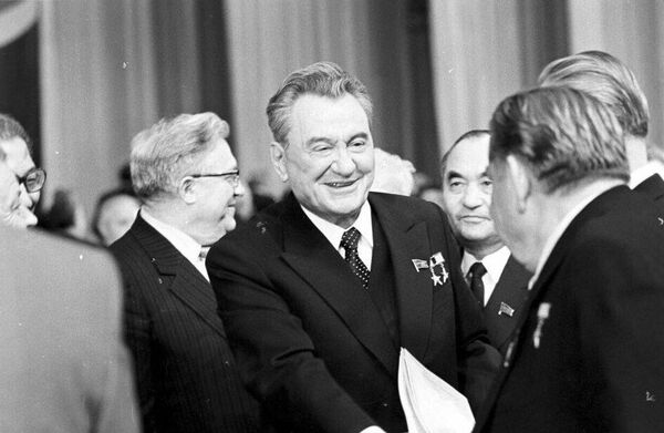 Первый секретарь ЦК КП Казахстана Динмухамед Кунаев Первый секретарь ЦК КП Казахстана Динмухамед Кунаев