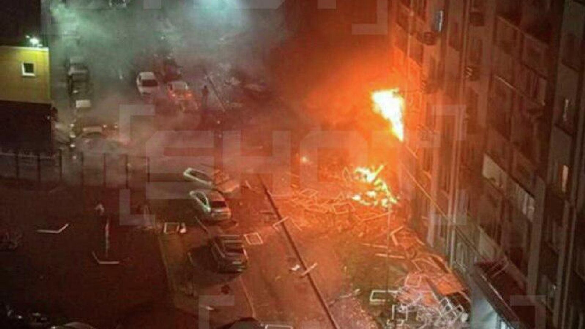 Беспилотник врезался в жилую многоэтажку в Твери, — Shot - РИА Новости, 1920, 12.12.2025