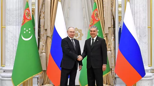 Путина в аэропорту Ашхабада встретил председатель народного совета Туркмении