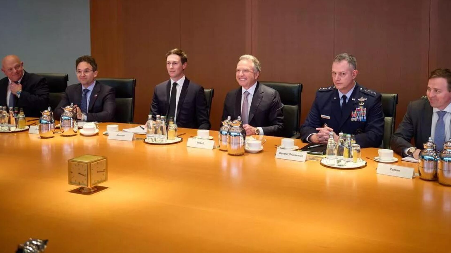 Переговоры по украинскому урегулированию при участии Стива Уиткоффа, Джареда Кушнера и Владимира Зеленского в Берлине - РИА Новости, 1920, 15.12.2025