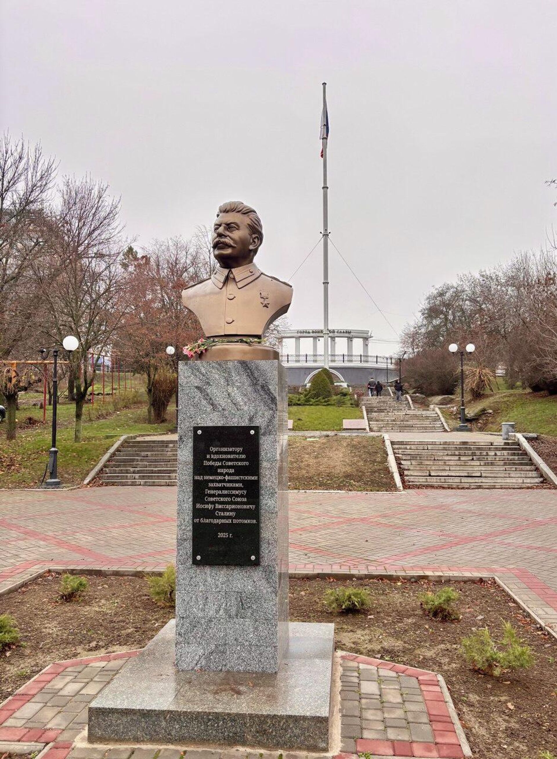Бюст И.Сталина в Мелитополе Бюст И.Сталина в Мелитополе - РИА Новости, 1920, 17.12.2025