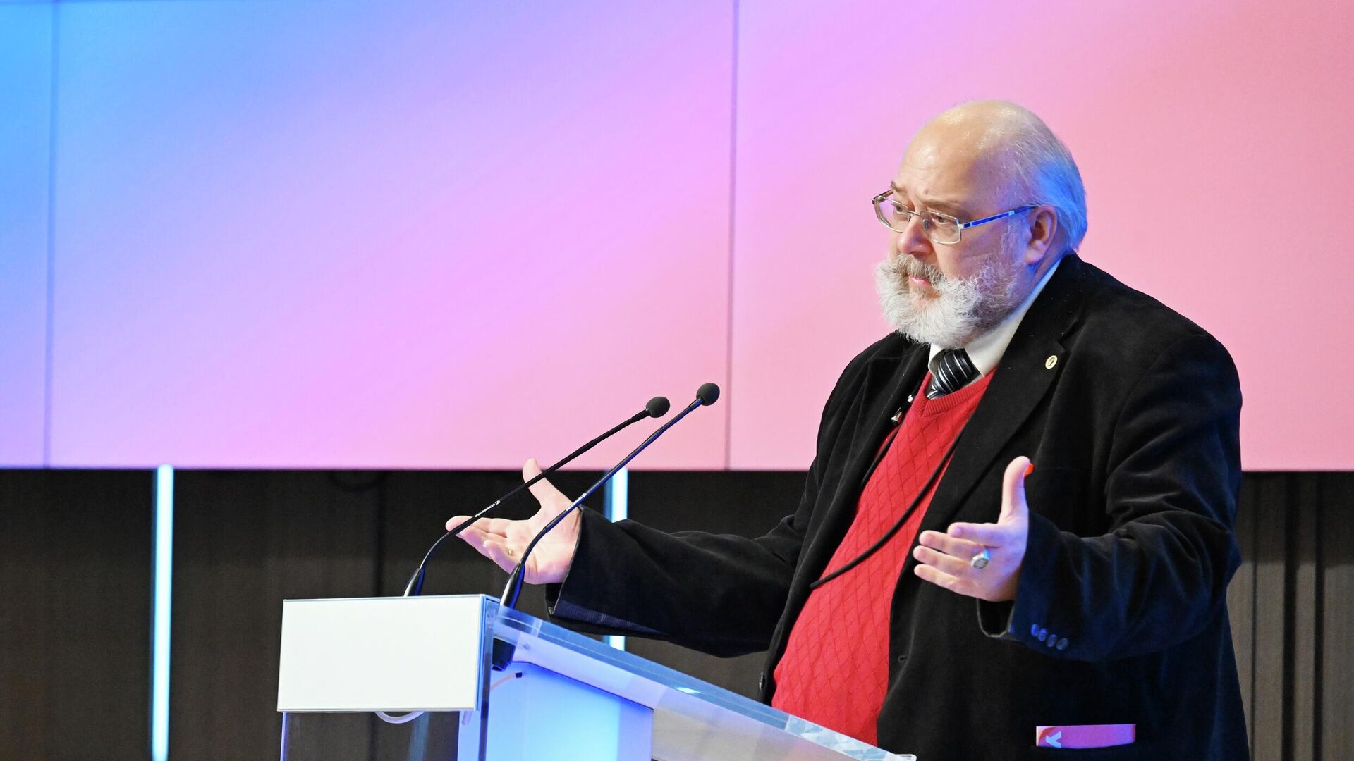 Форсайт-форум Глобальные последствия украинского кризиса в Москве - РИА Новости, 1920, 18.12.2025