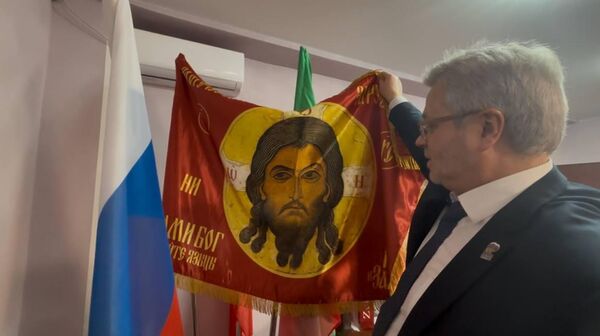 Флаги, иконы, грамоты, подарки в кабинете Тойвонена Флаги, иконы, грамоты, подарки в кабинете Тойвонена