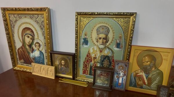 Флаги, иконы, грамоты, подарки в кабинете Тойвонена Флаги, иконы, грамоты, подарки в кабинете Тойвонена