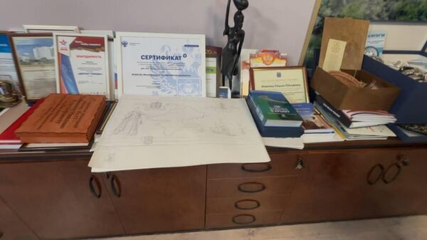 Флаги, иконы, грамоты, подарки в кабинете Тойвонена Флаги, иконы, грамоты, подарки в кабинете Тойвонена