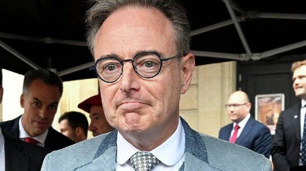 Премьер Бельгии Барт Де Вевер предложил ЕС платить за Украину из своего кармана, а не за счёт России