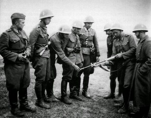 Солдаты словацкой охранной дивизии