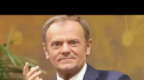 Туск аплодирует себе