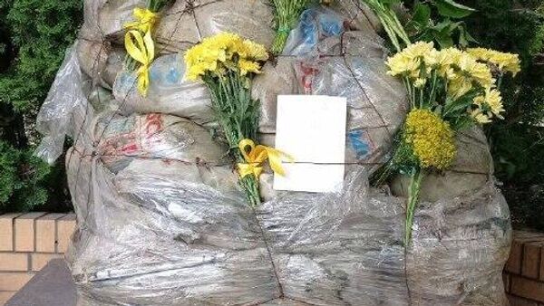 Так сейчас выглядит памятник Булгакову в Киеве