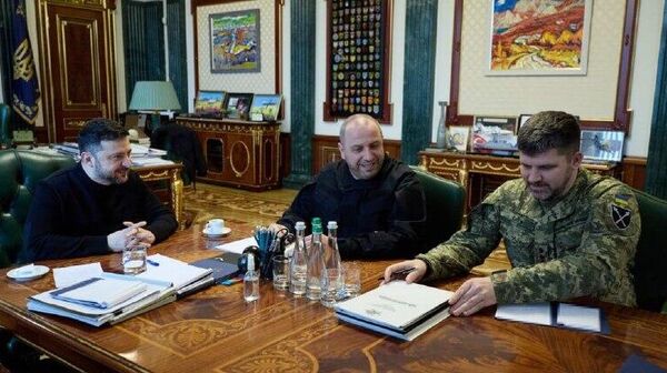 Умеров, кстати, вернулся на Украину после длительного пребывания в США и встреч с главой ФБР