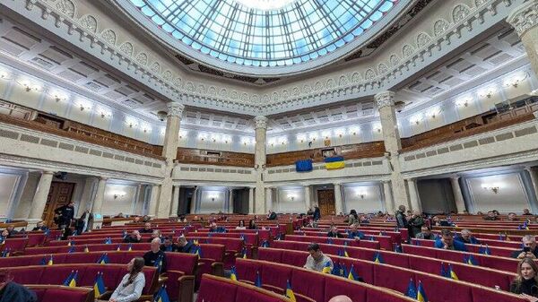 Тем временем сегодняшнее заседание Верховной Рады поражает «аншлагом»