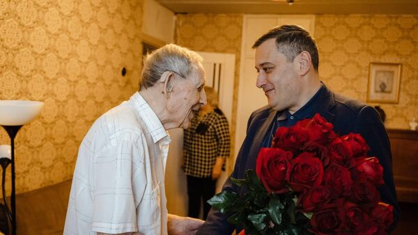 Губернатор Курской области поздравил ветерана и Почётного гражданина Курска Михаила Жакова